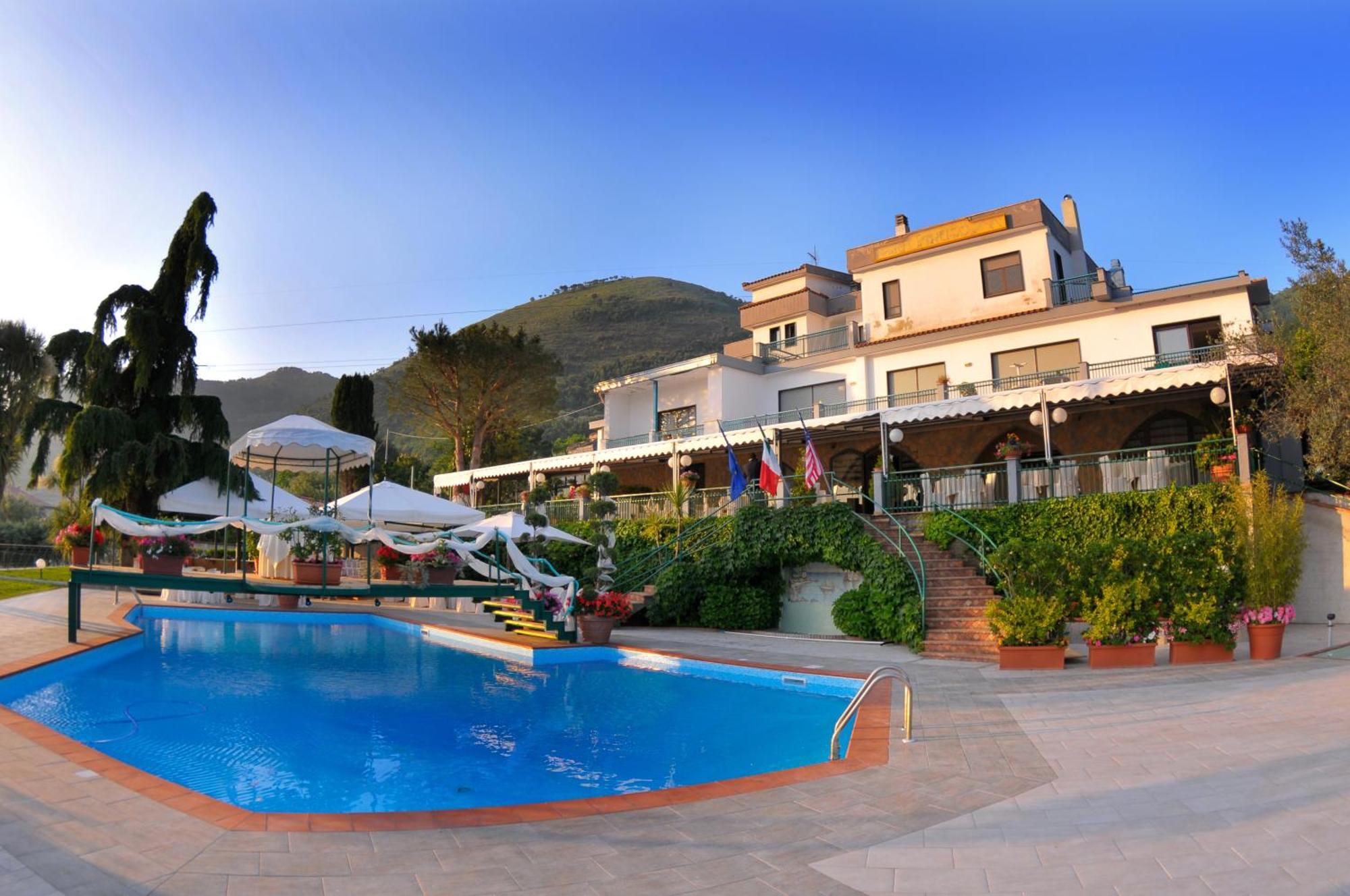Hotel Diecimare Cava deʼ Tirreni Kültér fotó