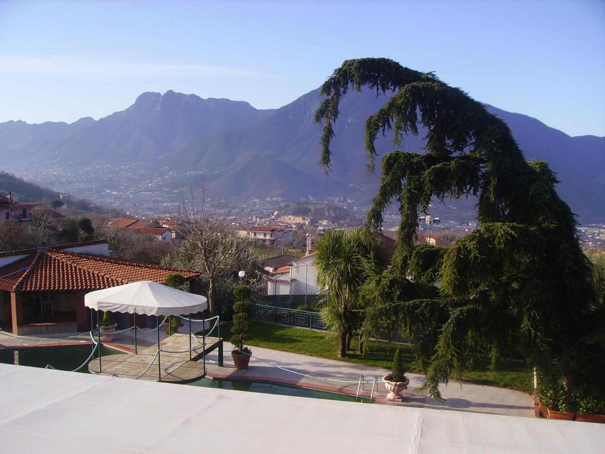 Hotel Diecimare Cava deʼ Tirreni Kültér fotó