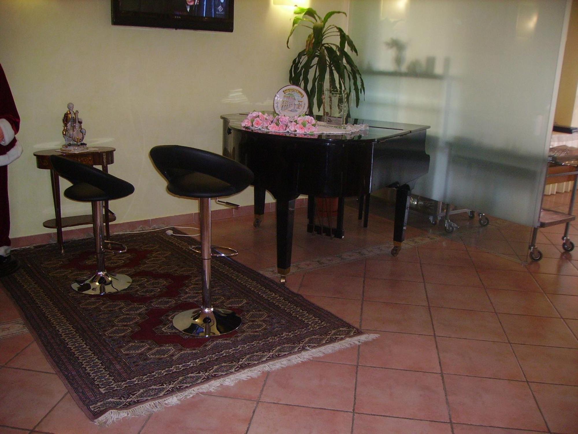 Hotel Diecimare Cava deʼ Tirreni Kültér fotó