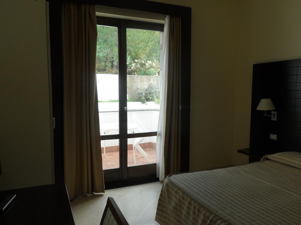 Hotel Diecimare Cava deʼ Tirreni Kültér fotó