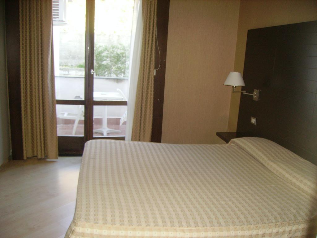 Hotel Diecimare Cava deʼ Tirreni Kültér fotó