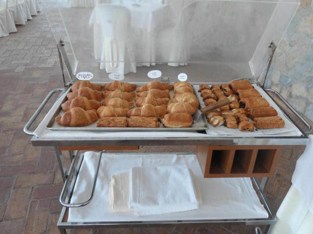 Hotel Diecimare Cava deʼ Tirreni Kültér fotó