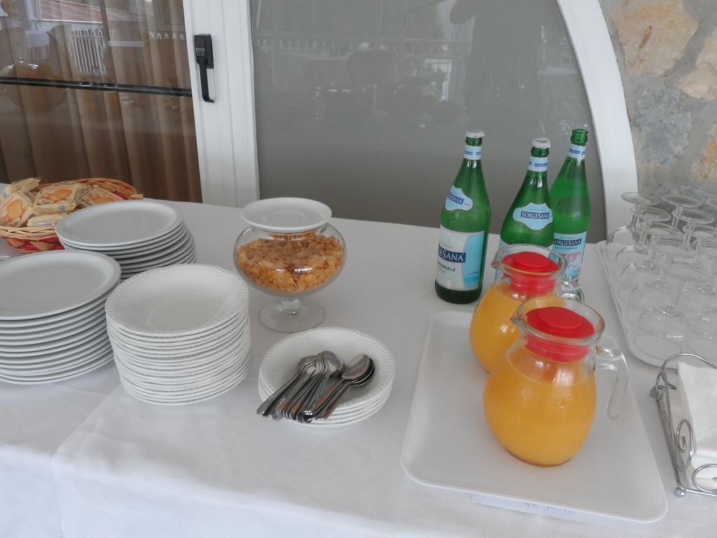 Hotel Diecimare Cava deʼ Tirreni Kültér fotó