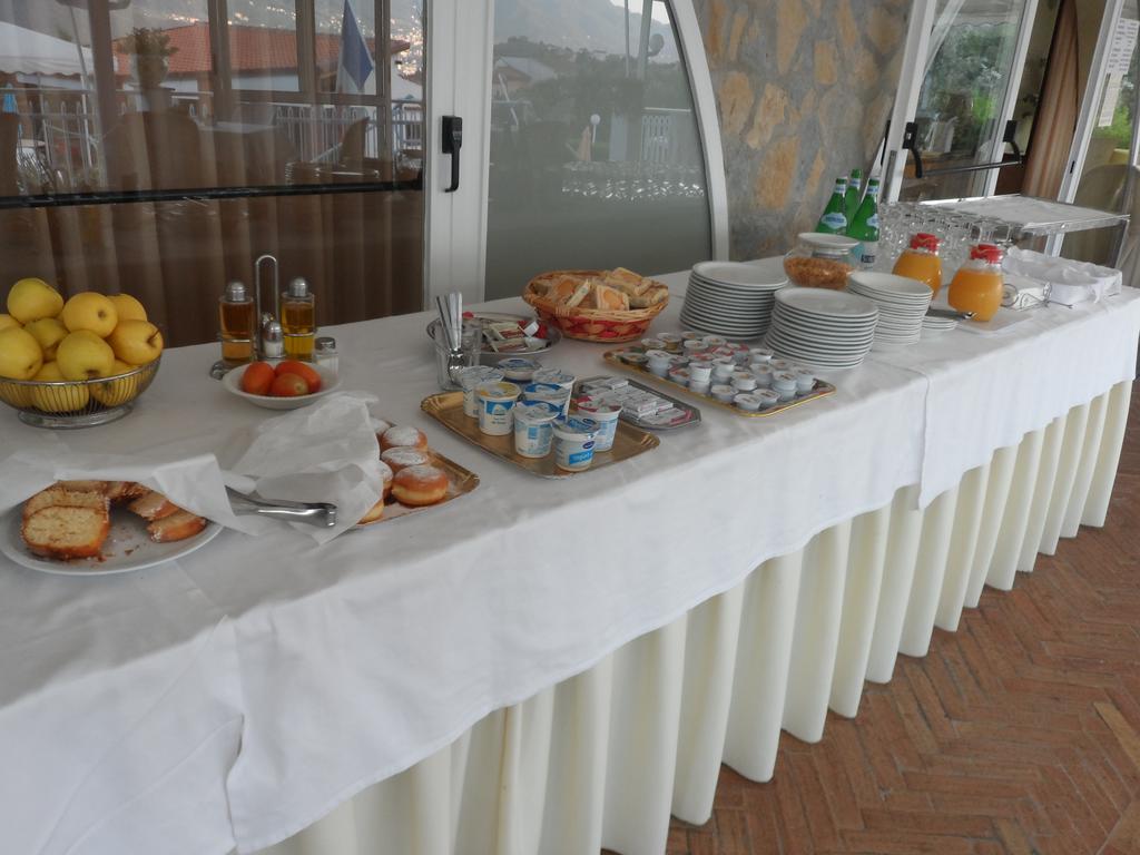 Hotel Diecimare Cava deʼ Tirreni Kültér fotó