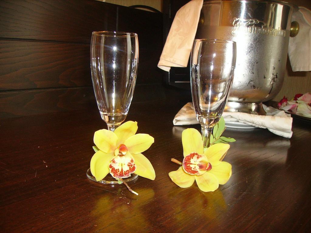Hotel Diecimare Cava deʼ Tirreni Kültér fotó