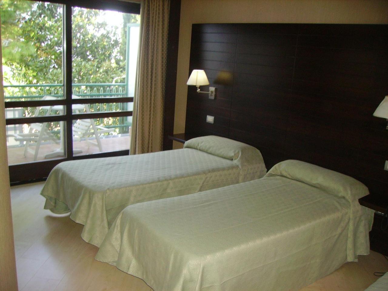 Hotel Diecimare Cava deʼ Tirreni Kültér fotó