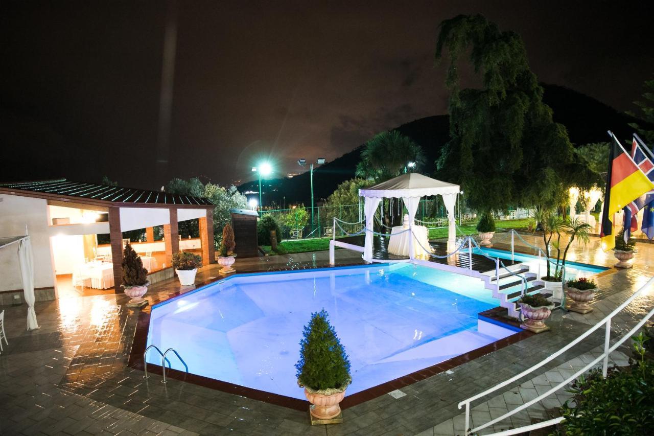 Hotel Diecimare Cava deʼ Tirreni Kültér fotó